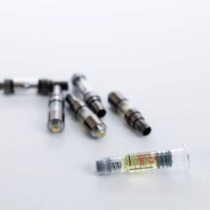 picture of vape cartridge and borosilicate syringe