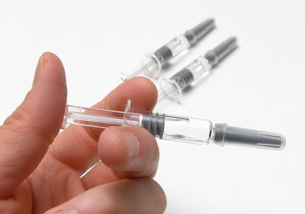 image of air bubble prefilled syringe in use
