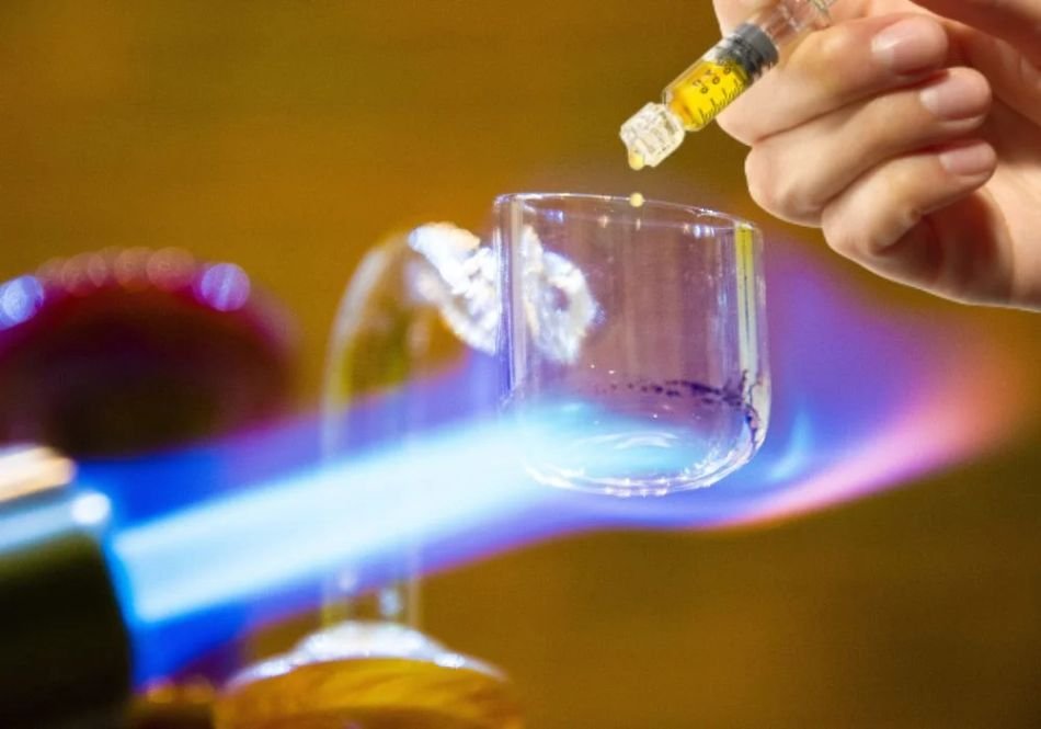 Distillate syringe for dabbing